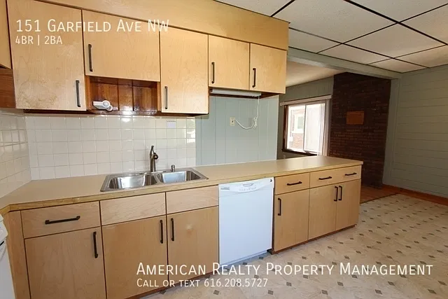 4 bed, 1638 sqft, $2,300 — Photo 4