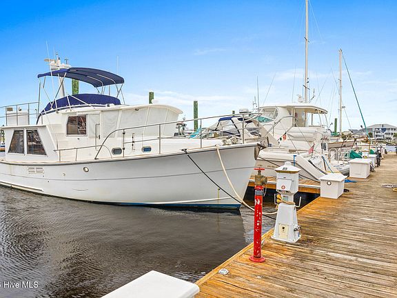 4th image of 87 Harbour Point Yacht Club