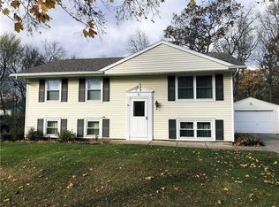 21 Ambassador Dr, Victor, NY 14564