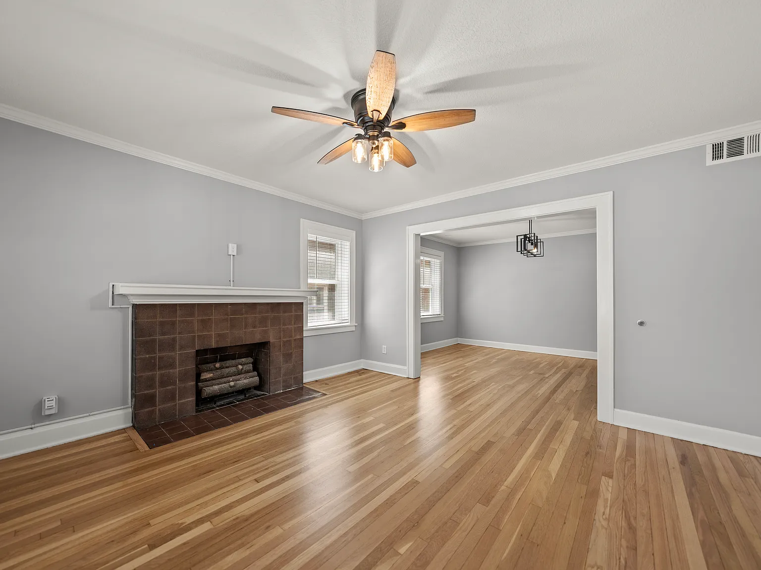 2 bed, 1000 sqft, $1,450 — Photo 3