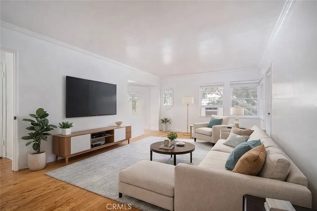 1 bed, 900 sqft, $2,700 — Photo 2