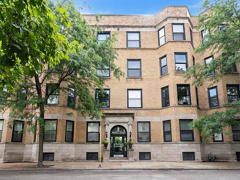 1709 N Crilly Ct #1E — Photo 1