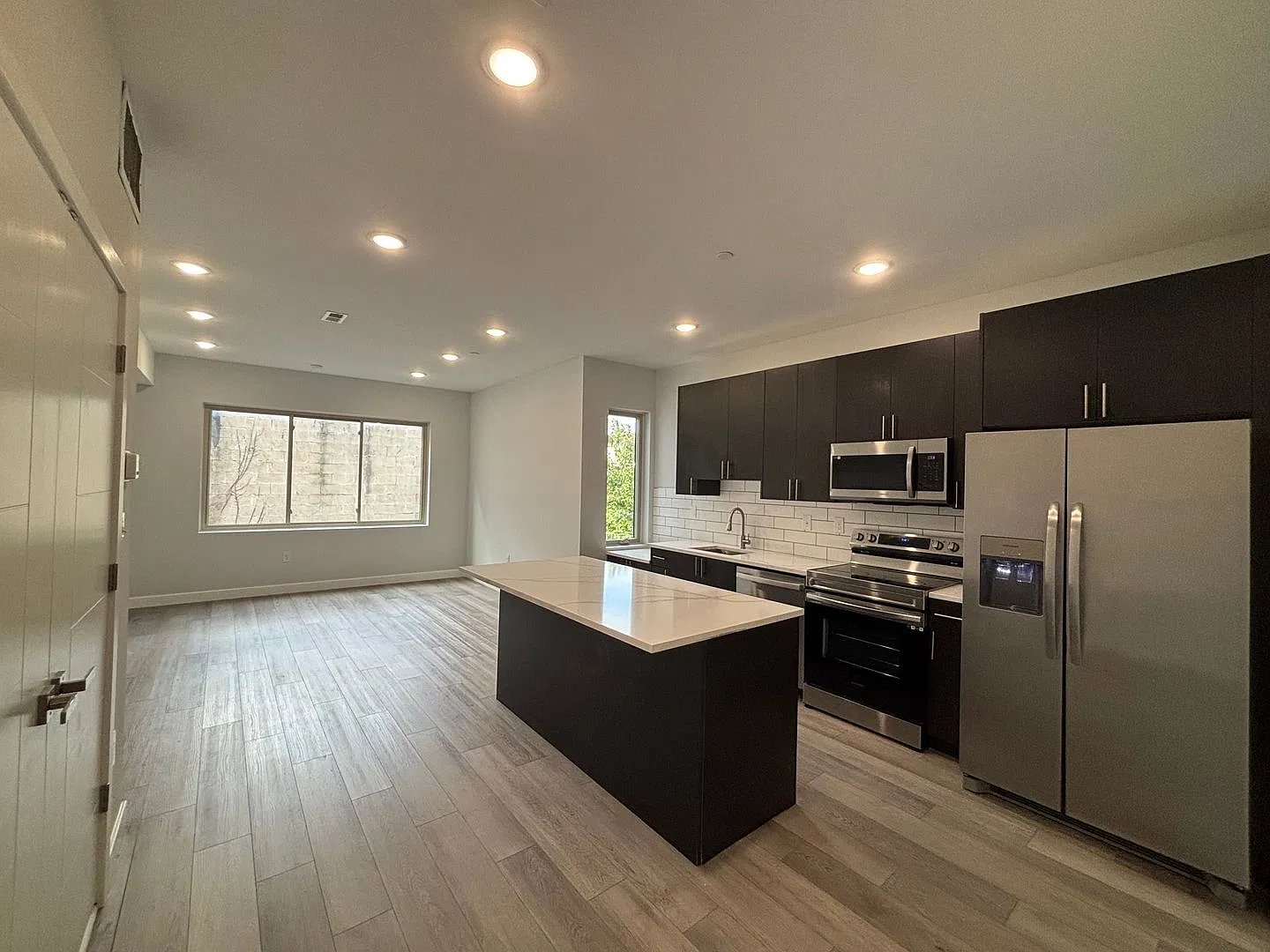 2226 N Franklin St — Photo 3