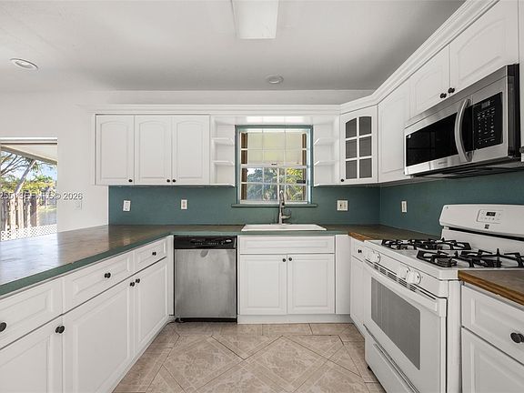 5th image of 9162 SW 213th Ln