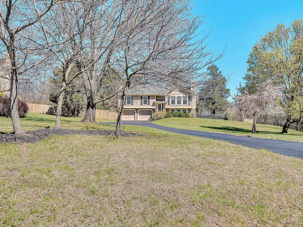 7901 Cedar Edge Rd, Roanoke, VA 24018