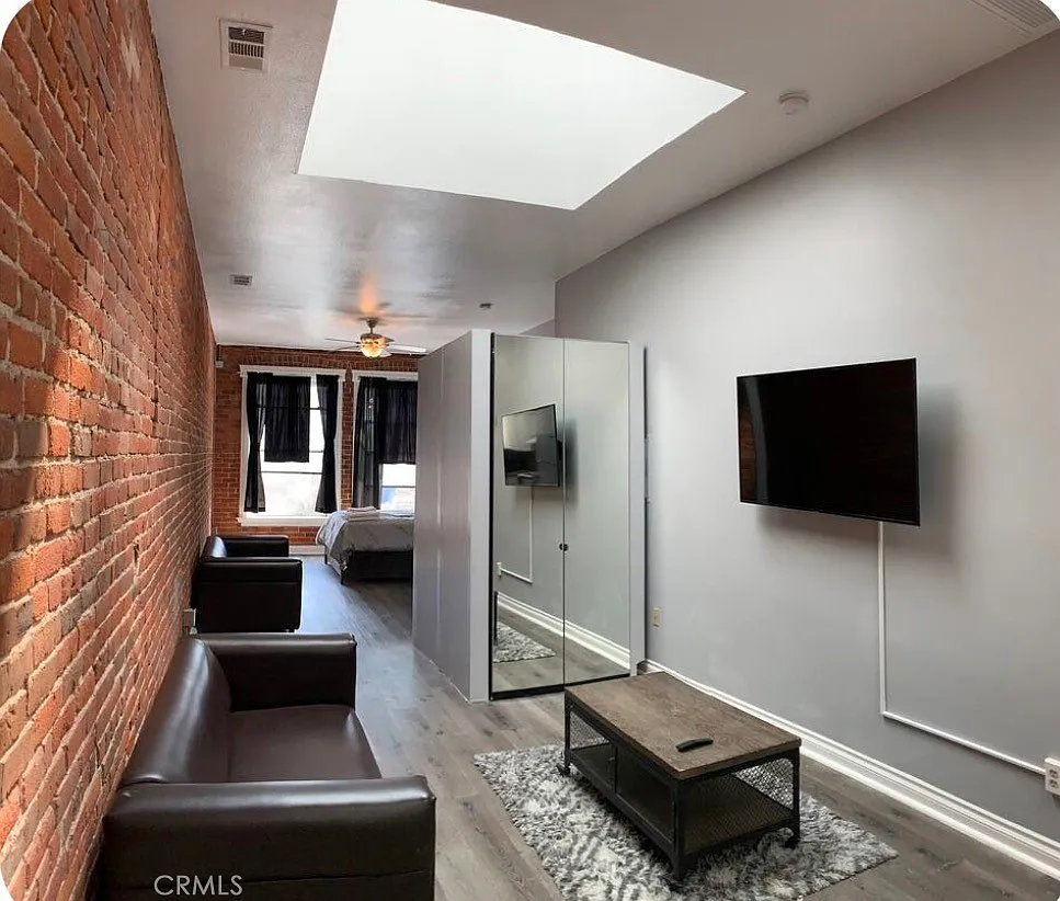 1 bed, 1.0 bath, 700 sqft, $1,750 — Photo 3