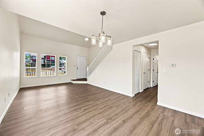 4th image of 6521 26th ST NE