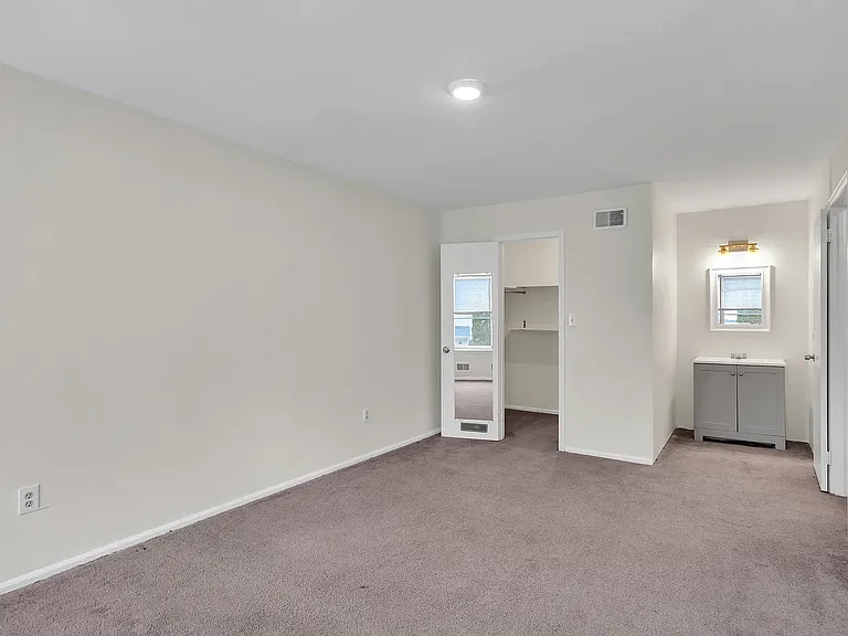 1401 Delaware Ave — Photo 17