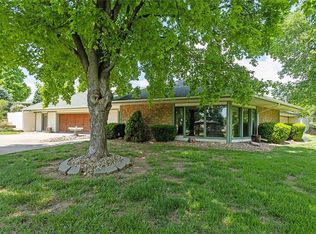 7613 NW Valley Rd, Parkville, MO 64152
