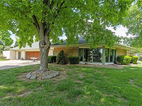 7613 NW Valley Rd, Parkville, MO 64152