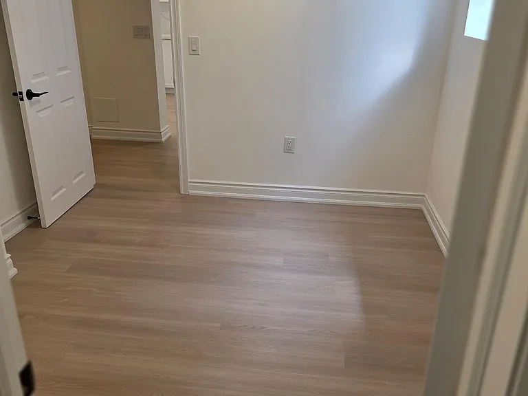 15 Pipers Green Ave #FULL BSMNT — Photo 6