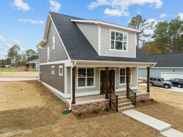 901 Mclean Street, Raeford, NC 28376