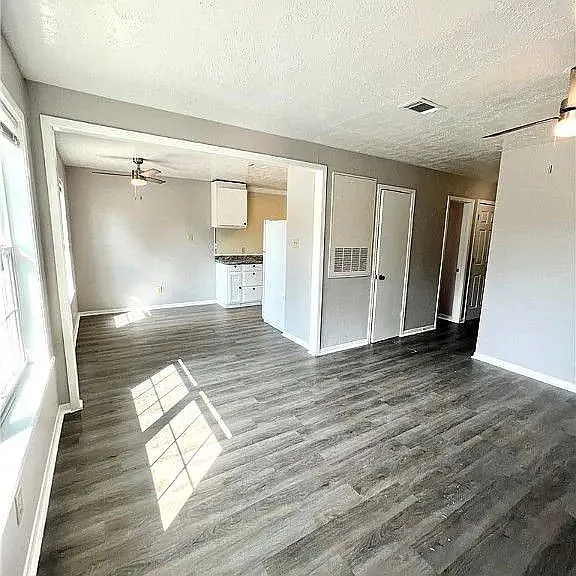 Building Photo - 316 Manuel Dr #B