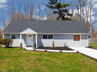 87 Greenwood Rd, Bay Shore, NY 11706