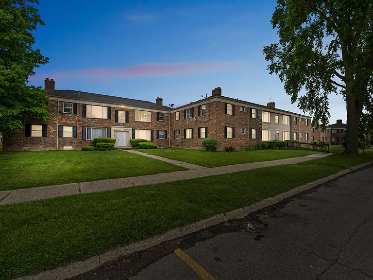 Franklin Village Apartments — Photo 4