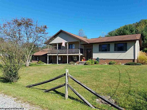 2nd image of 209 Oak Dr