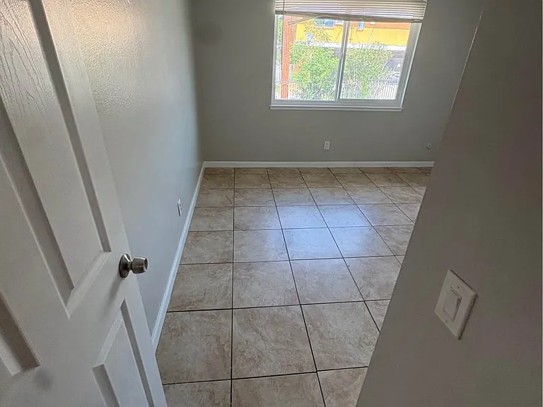 3518 Rainbow Ln — Photo 7
