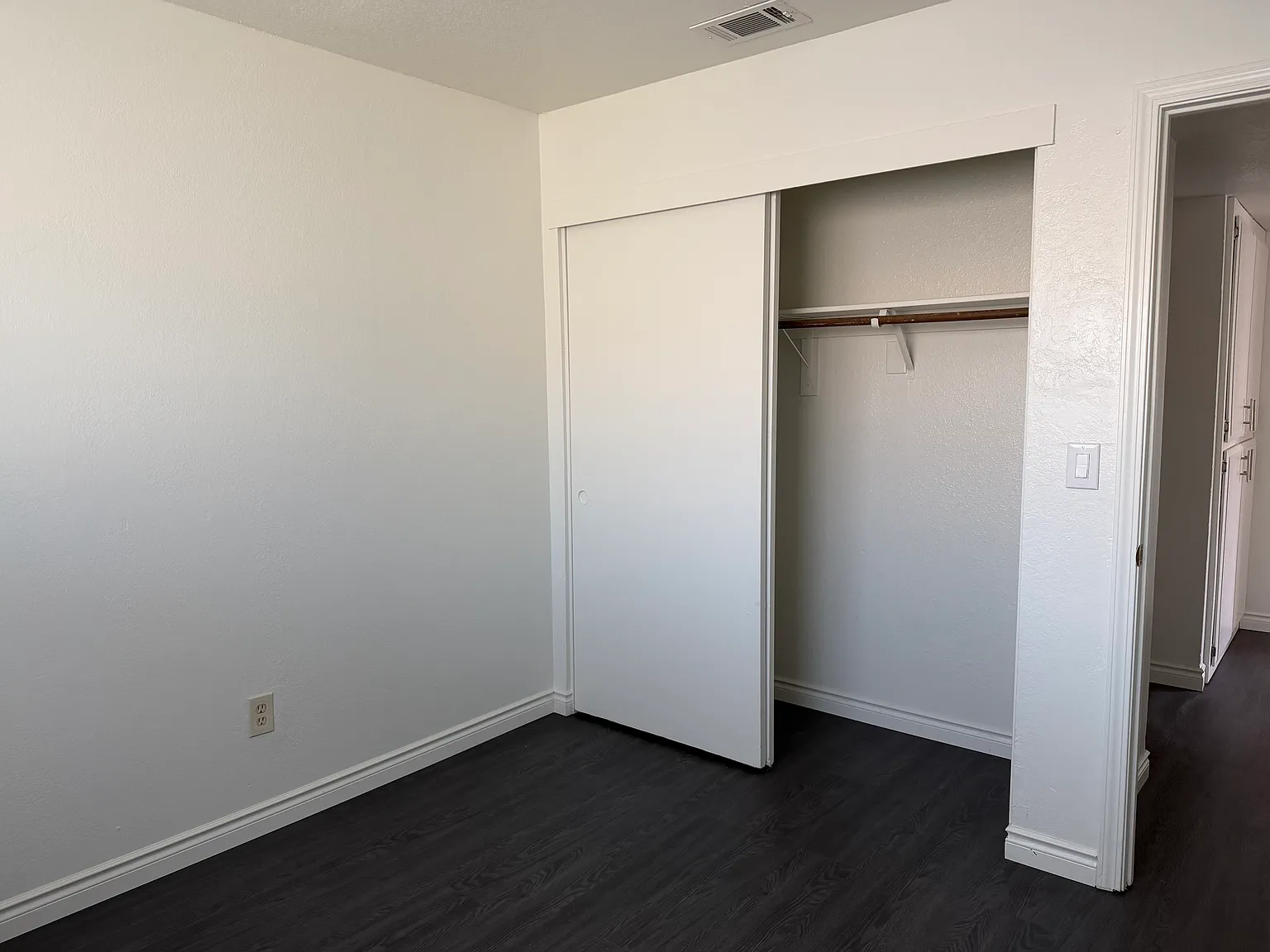 2 bed, 1007 sqft, $2,400 — Photo 4