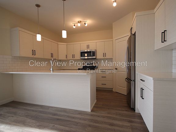 4th image of 979 40th Ave N