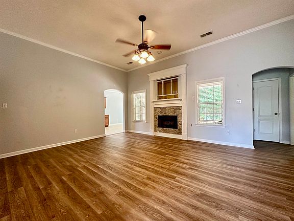 5th image of 315 Green Valley Dr