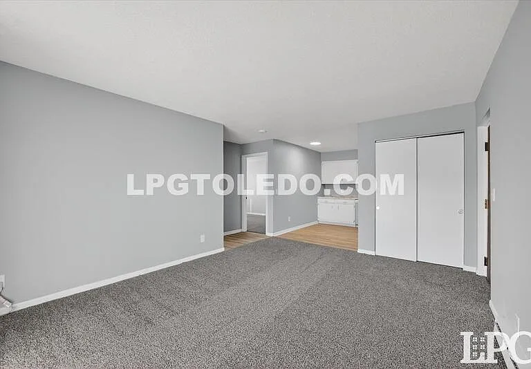 3348 Arlington Ave #8 — Photo 7