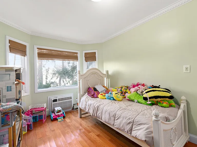 70 Longfellow Rd — Photo 11