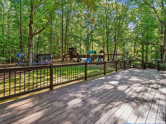 3rd image of 228 Jansmith Ln