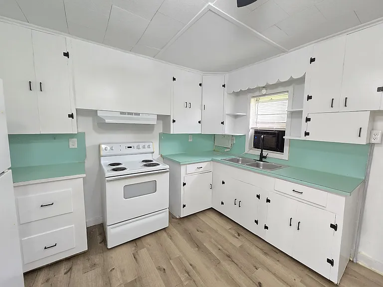 824 E Doddridge Ave #824 — Photo 7