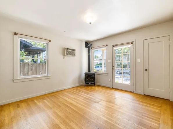 910 38th St, Sacramento, CA 95816