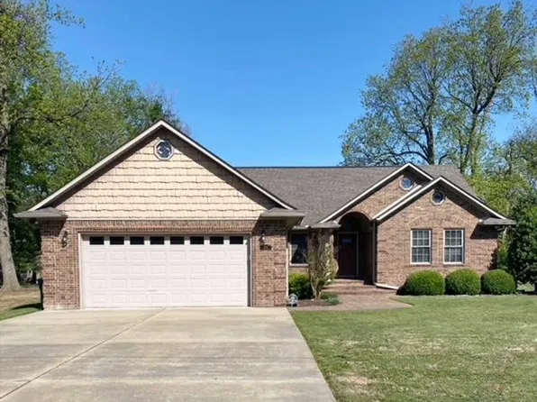134 S Locust St, Steele, MO 63877