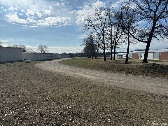 2nd image of 2096 Hunter Rd