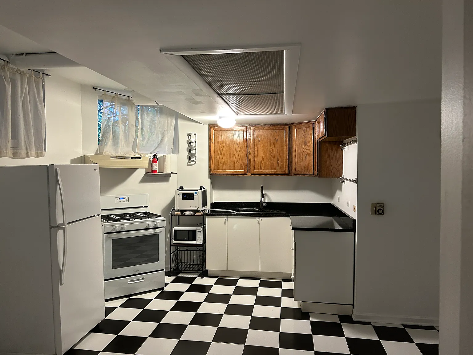 1 bed, 750 sqft, $1,500 — Photo 2