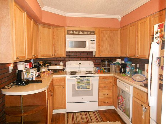 2nd image of 907 Sycamore Dr