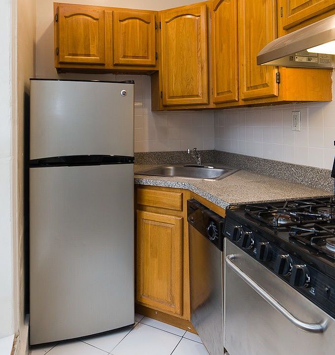 1st image of 33 Halsey St APT 2
