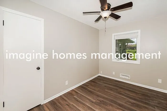929 Oriole Dr — Photo 9
