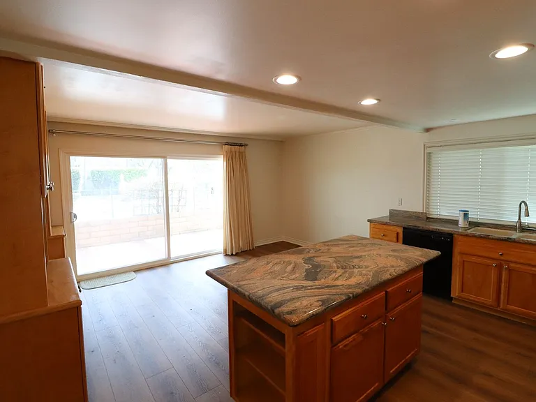 1050 Pacifica Dr — Photo 11
