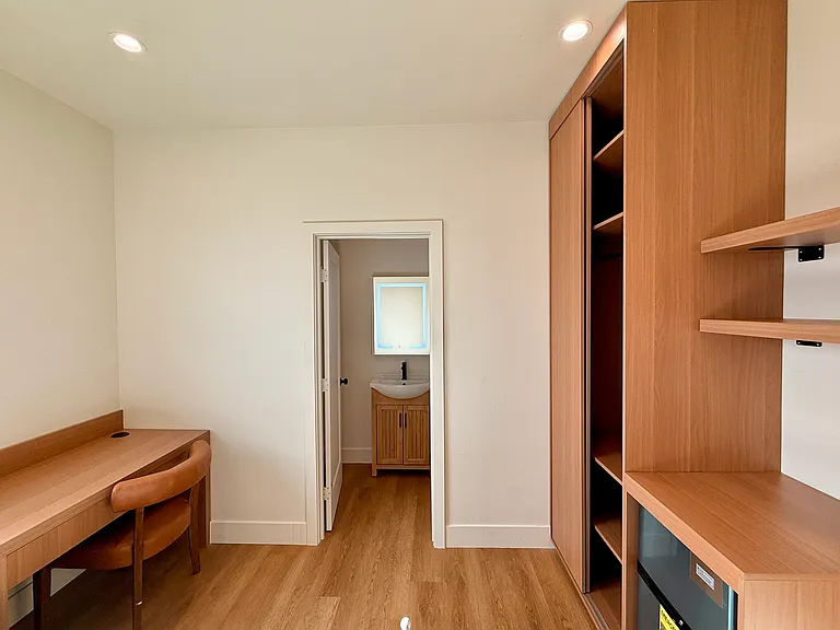 1575 W 35th Pl #D — Photo 4