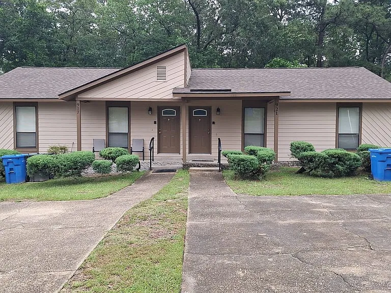 917 Odom Dr — Photo 3