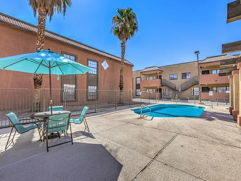 Saratoga Palms — Photo 75