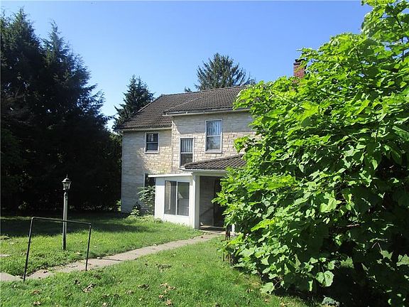 3rd image of 207 Andrews St