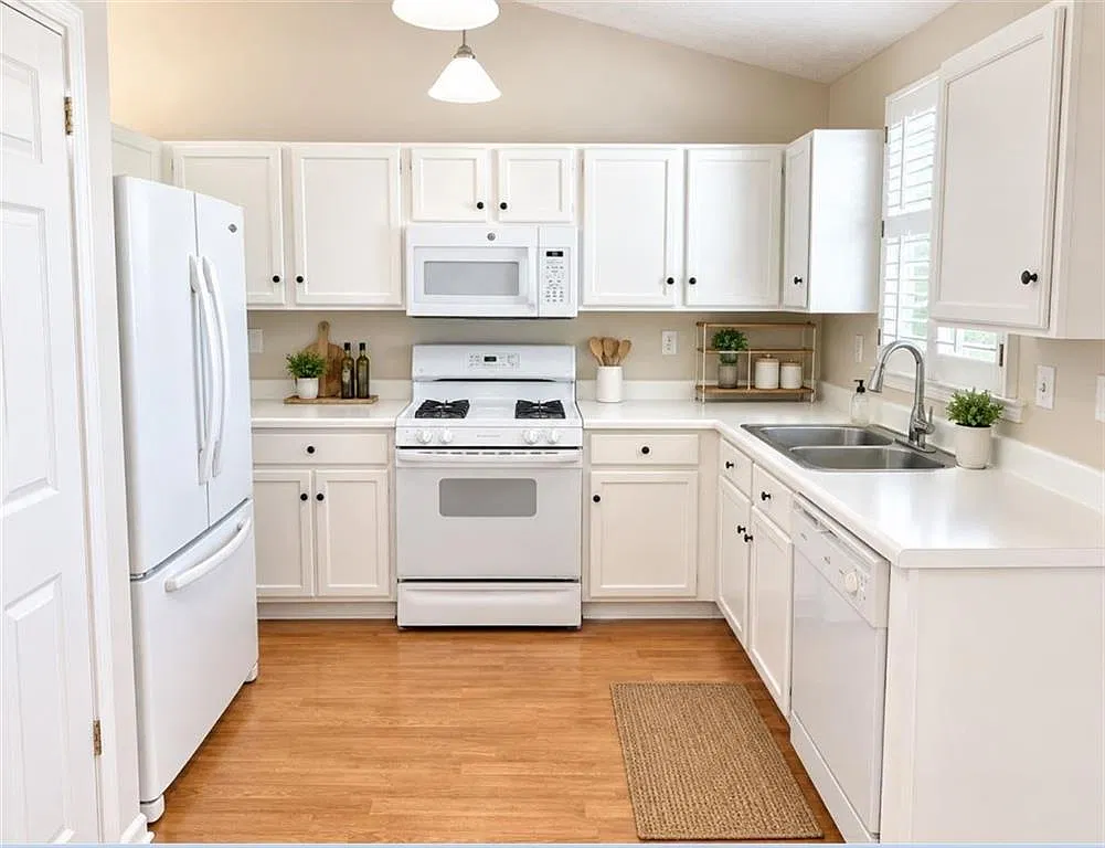 3 bed, 1664 sqft, $2,400 — Photo 4