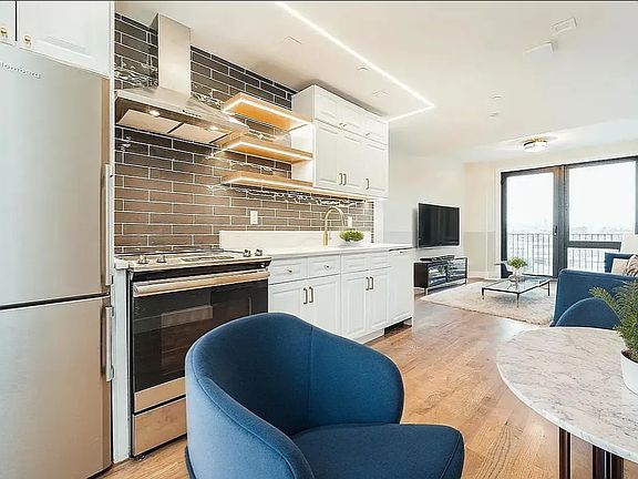2nd image of 115 Stanwix St #503