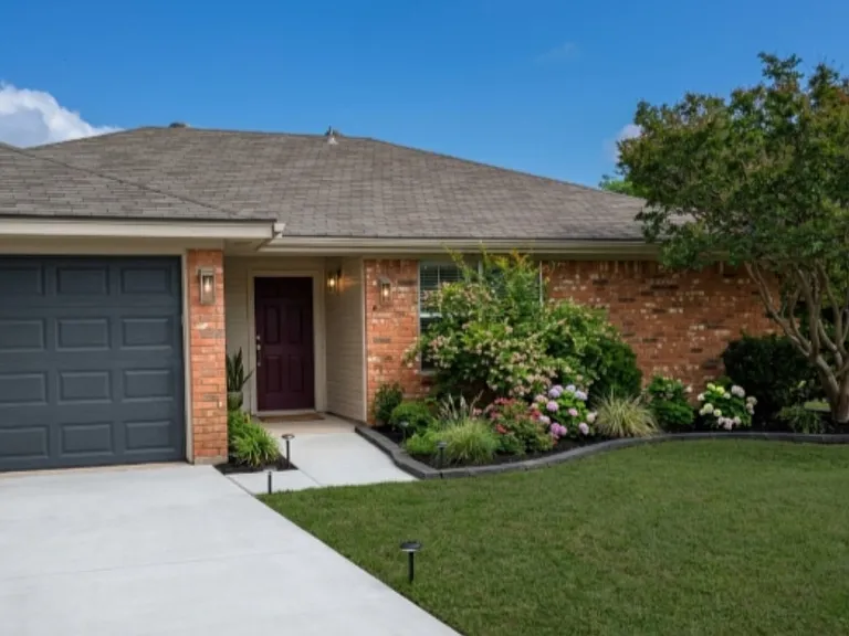 410 Saddle Dr — Photo 1