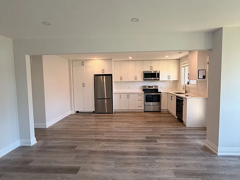 653 Athol St E #MAIN — Photo 7