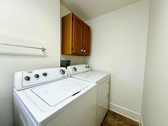 4th image of 200 S Aurora St #A