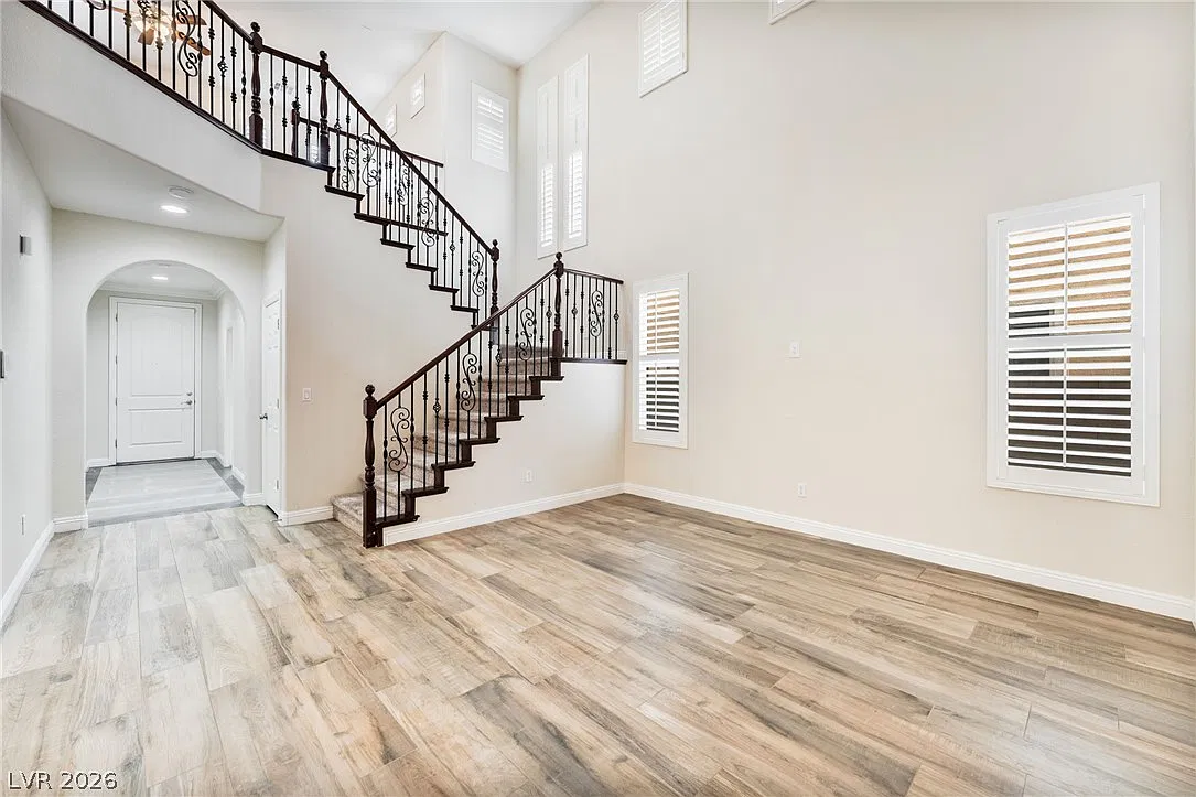 3 bed, 3.0 bath, 2744 sqft, $3,400 — Photo 3