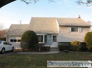 2238 Vista Dr, Bethlehem, PA 18018