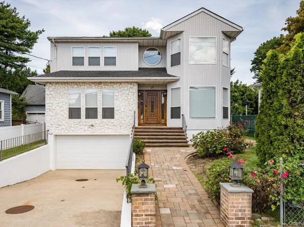 13 Locust Street, Greenvale, NY 11548