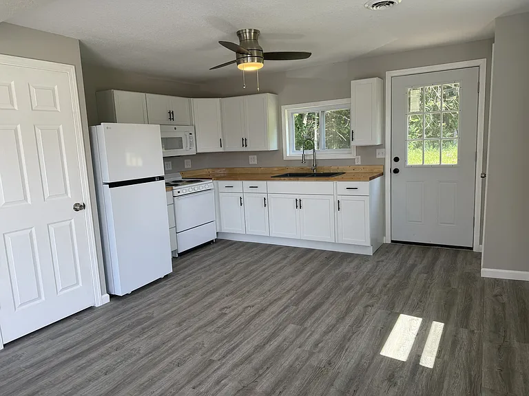 148 W Old State Rd — Photo 4
