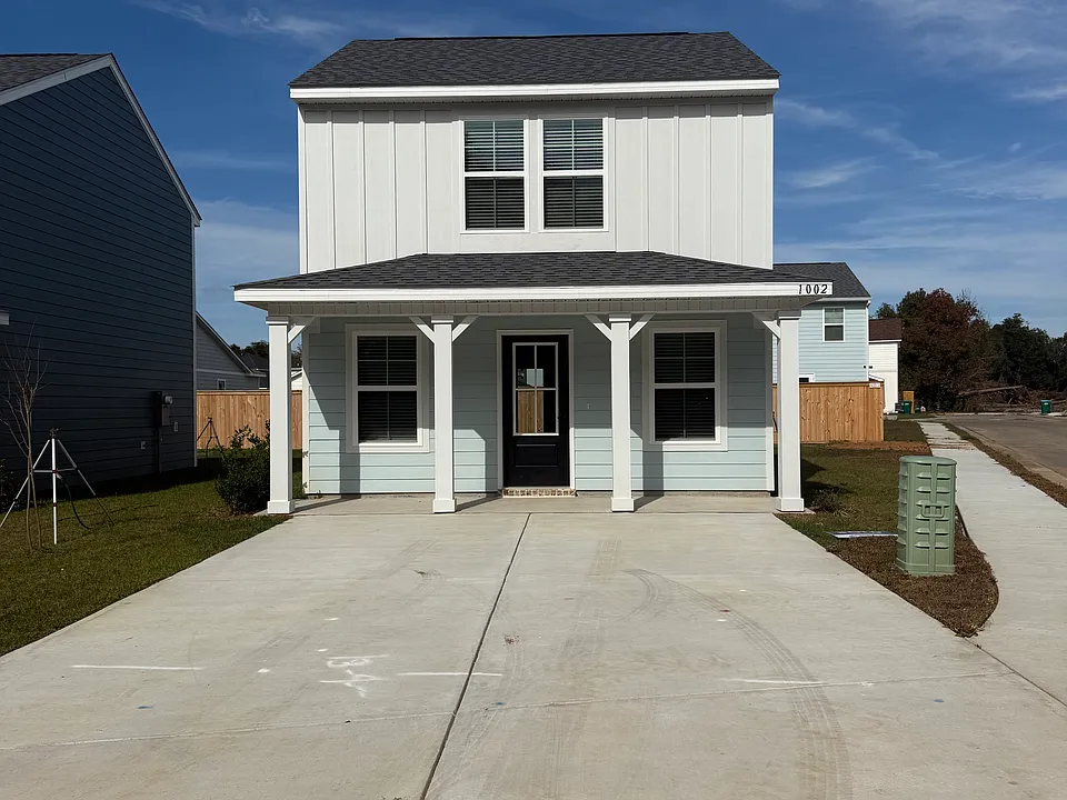 1002 Waterford Ln